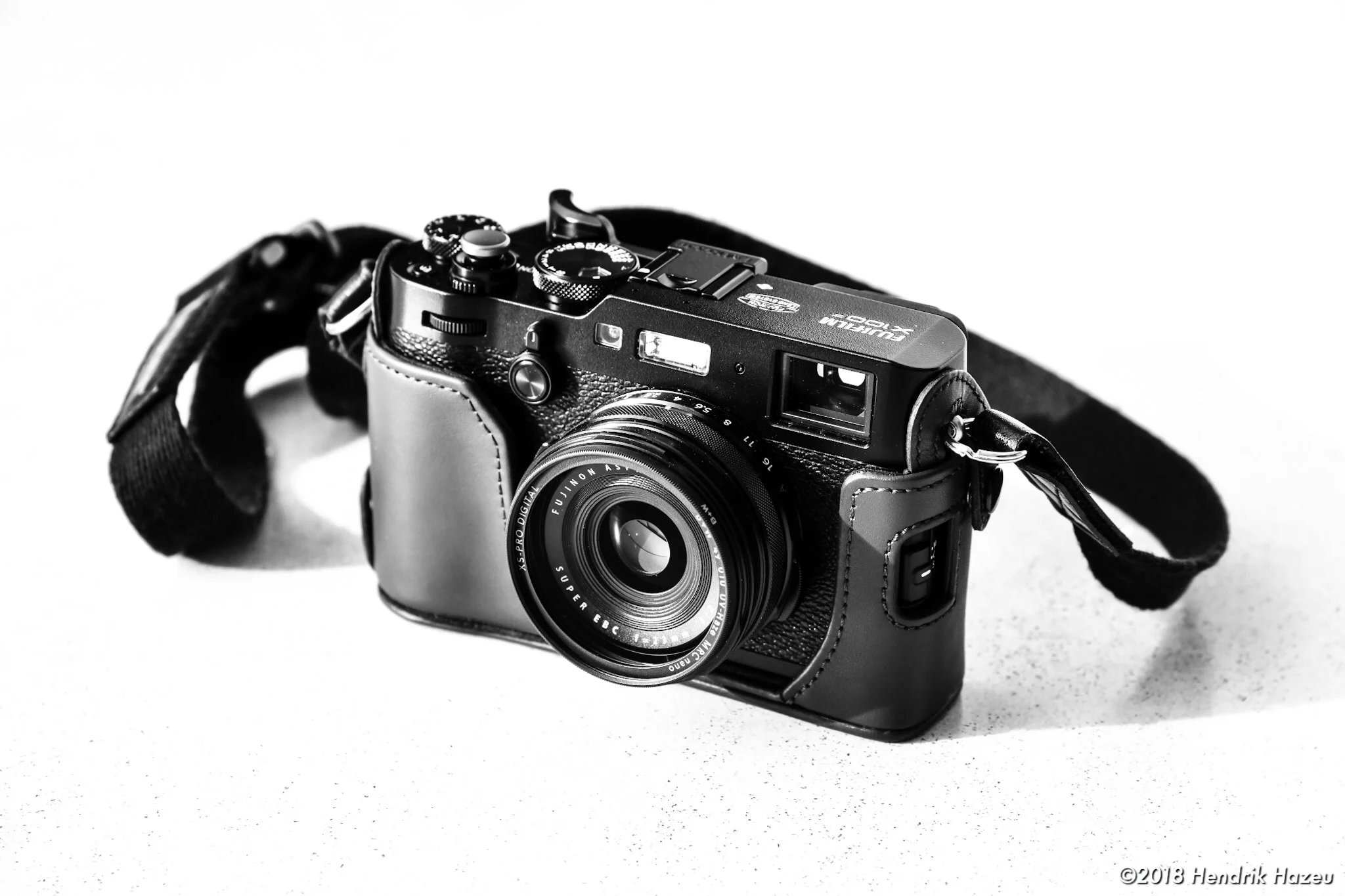 FUJIFILM X100F ブラック Amazon | 富士フイルム(FUJIFILM) デジタルカメラ X100F